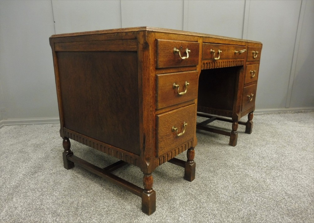 OAK PEDESTAL DESK CIRCA 1930 View VIII