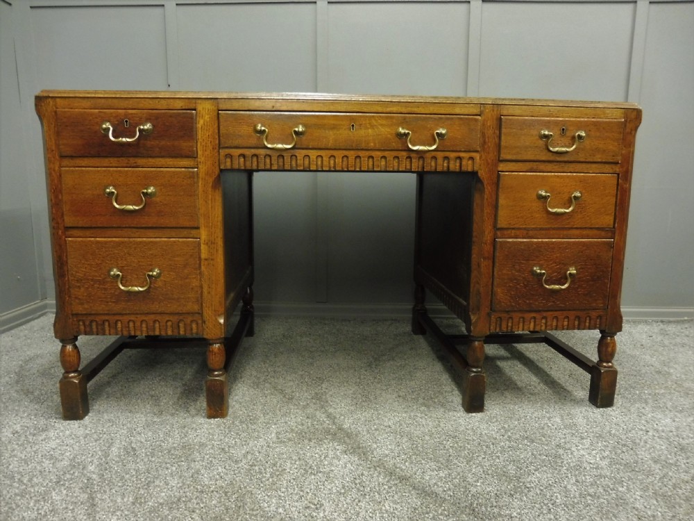 OAK PEDESTAL DESK CIRCA 1930 View XII