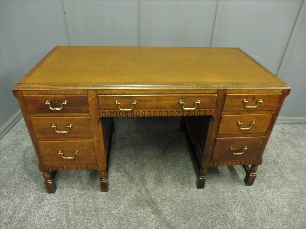 OAK PEDESTAL DESK CIRCA 1930 View XIII
