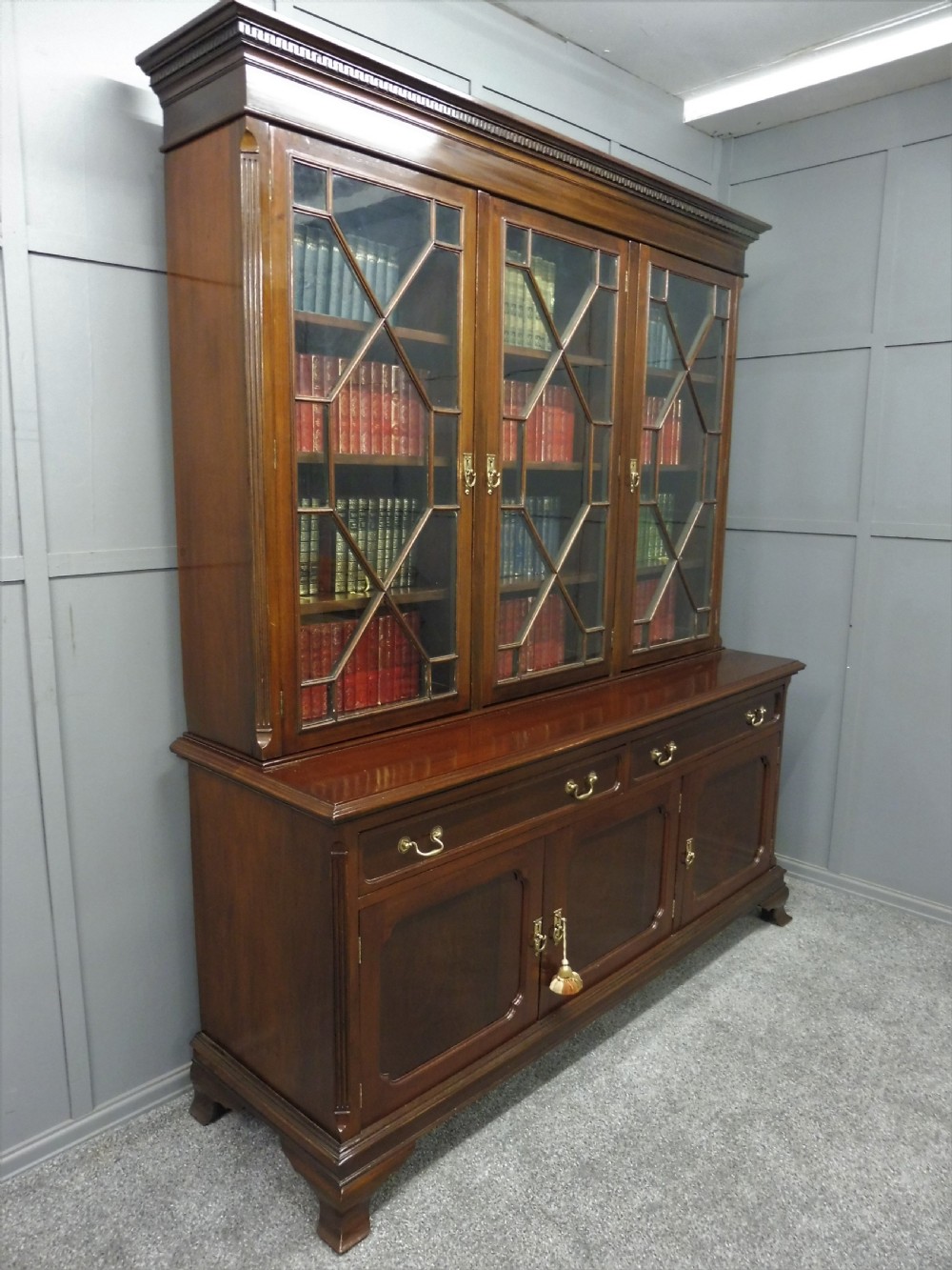 WALNUT LIBRARY BOOKCASE CIRCA 1900 View II