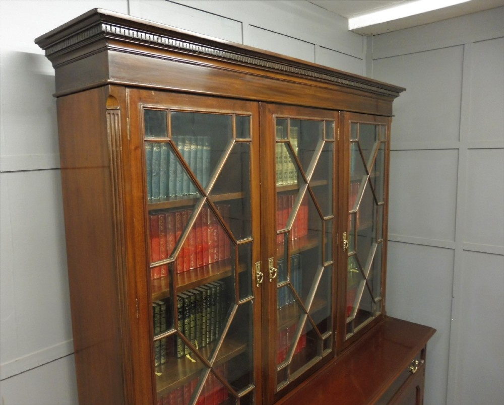 WALNUT LIBRARY BOOKCASE CIRCA 1900 View V