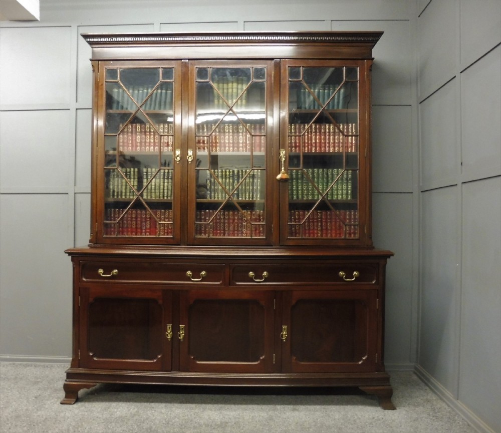 WALNUT LIBRARY BOOKCASE CIRCA 1900 View X