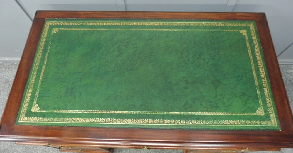 19th  CENTURY MAHOGANY DESK View VI