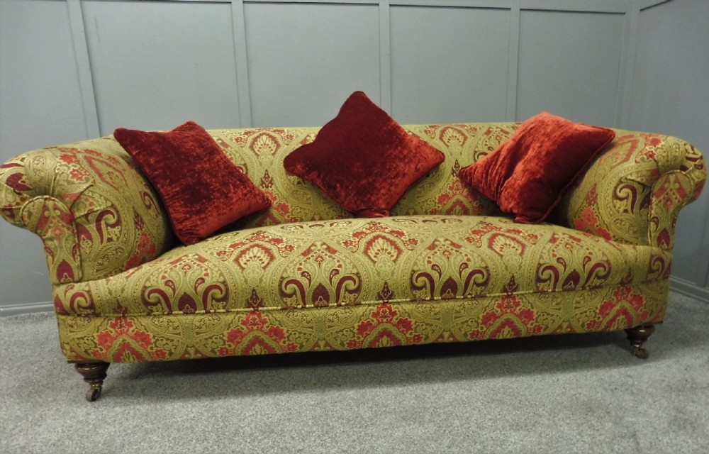 VICTORIAN CHESTERFIELD SOFA NEWLY RESTORED AND REUPHOLSTERED View III