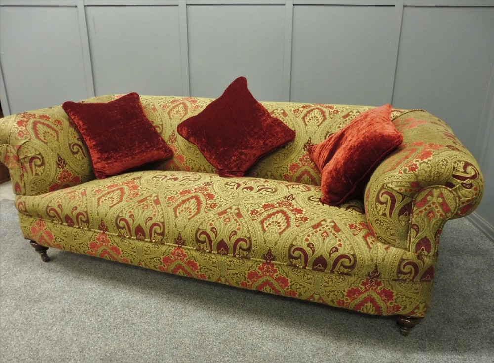 VICTORIAN CHESTERFIELD SOFA NEWLY RESTORED AND REUPHOLSTERED View V