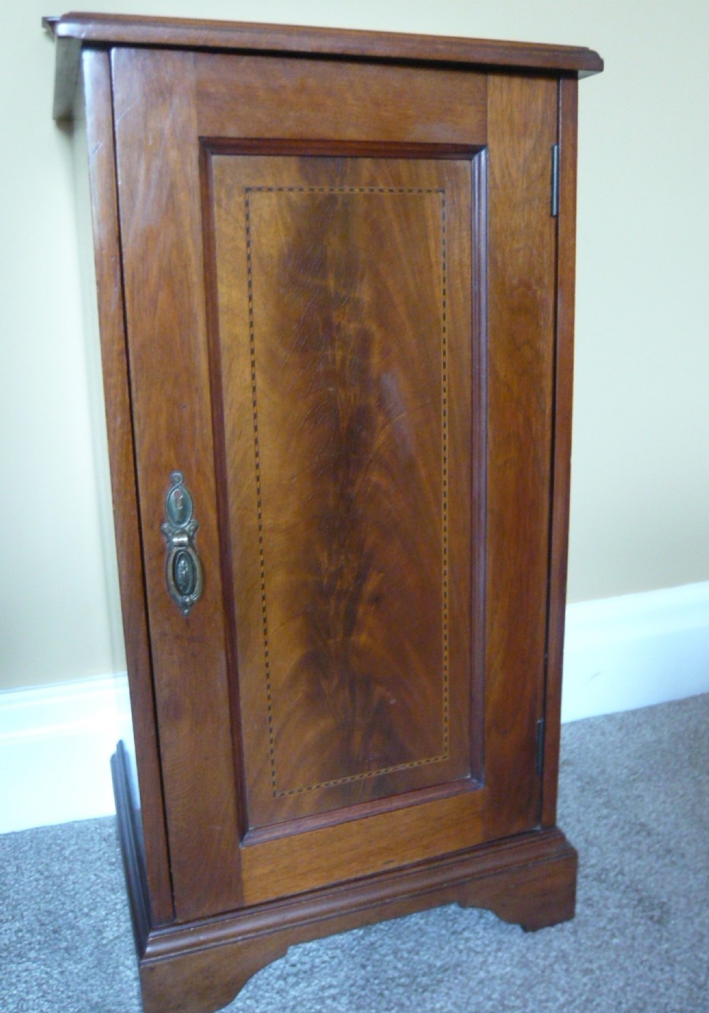 EDWARDIAN MAHOGANY BEDSIDE CABINET