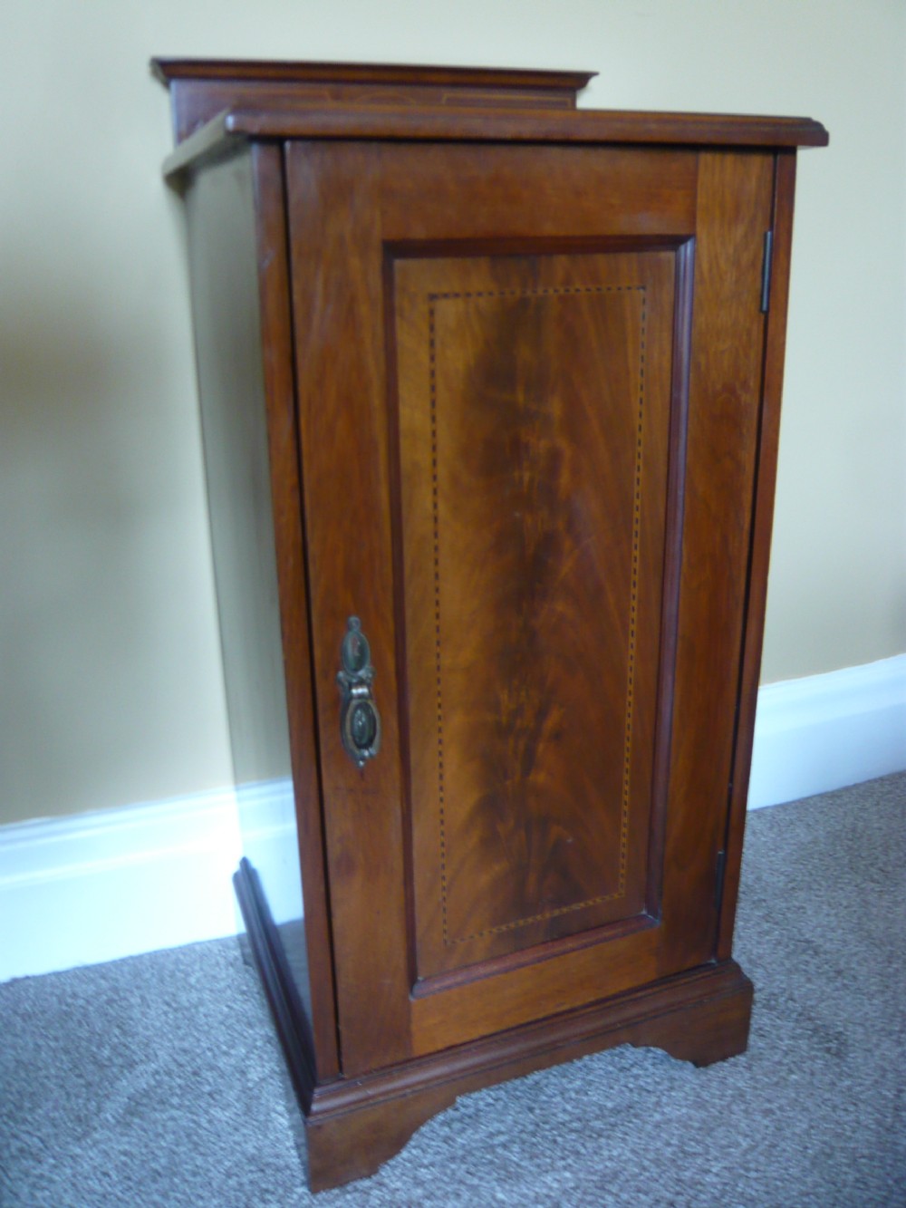 EDWARDIAN MAHOGANY BEDSIDE CABINET View II