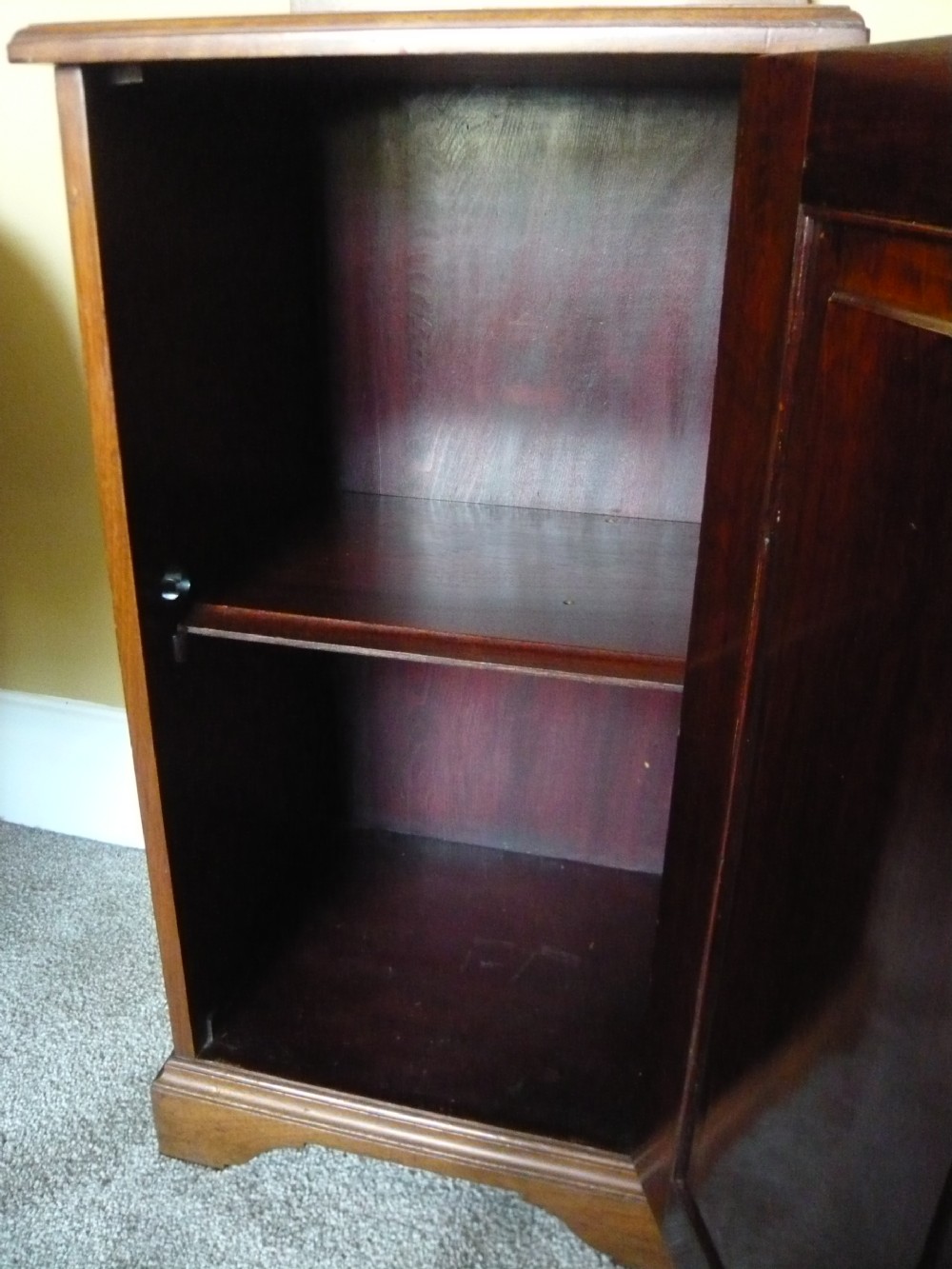 EDWARDIAN MAHOGANY BEDSIDE CABINET View V