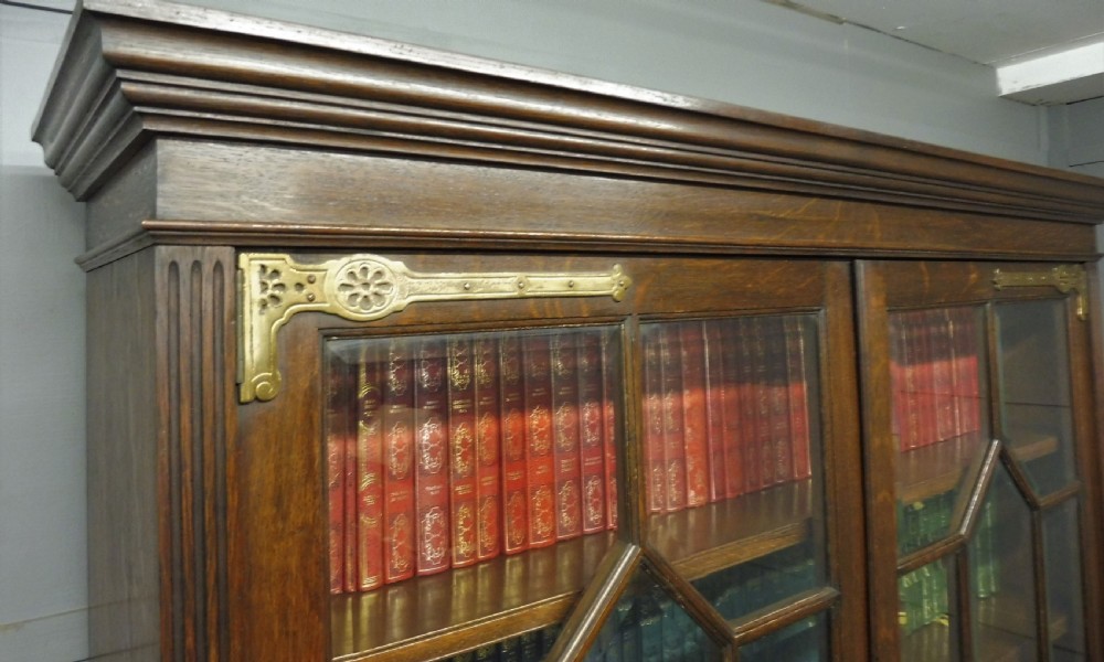 LARGE OAK ARTS AND CRAFTS BOOKCASE View VI