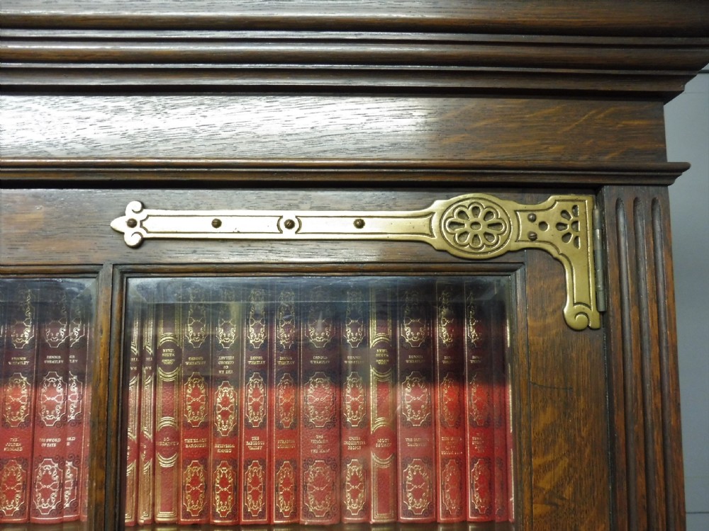 LARGE OAK ARTS AND CRAFTS BOOKCASE View VII