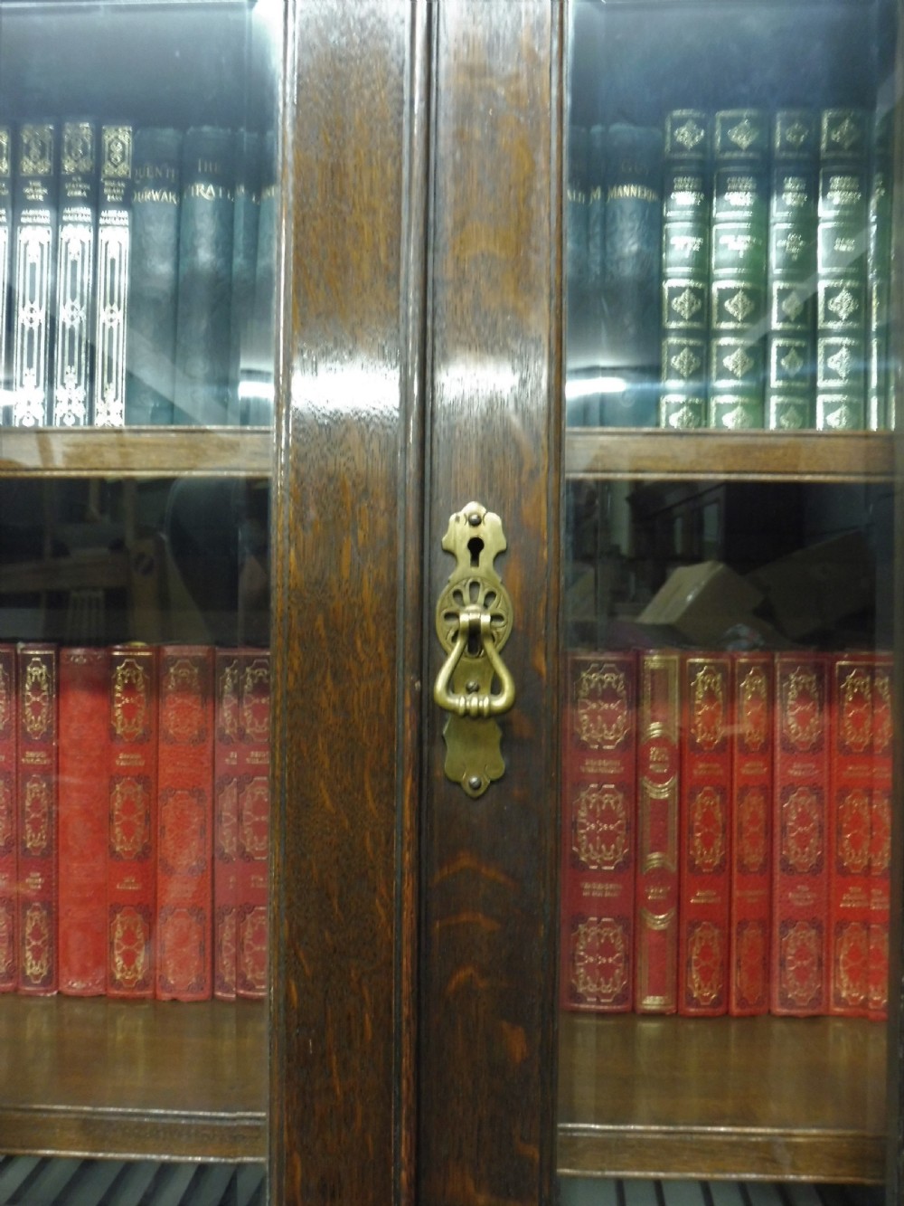 LARGE OAK ARTS AND CRAFTS BOOKCASE View VIII