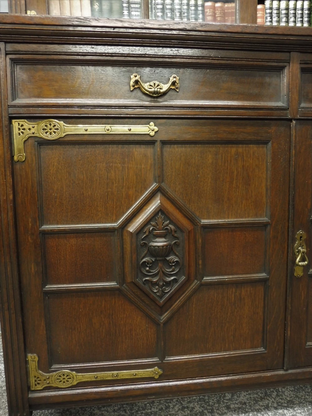 LARGE OAK ARTS AND CRAFTS BOOKCASE View XIV