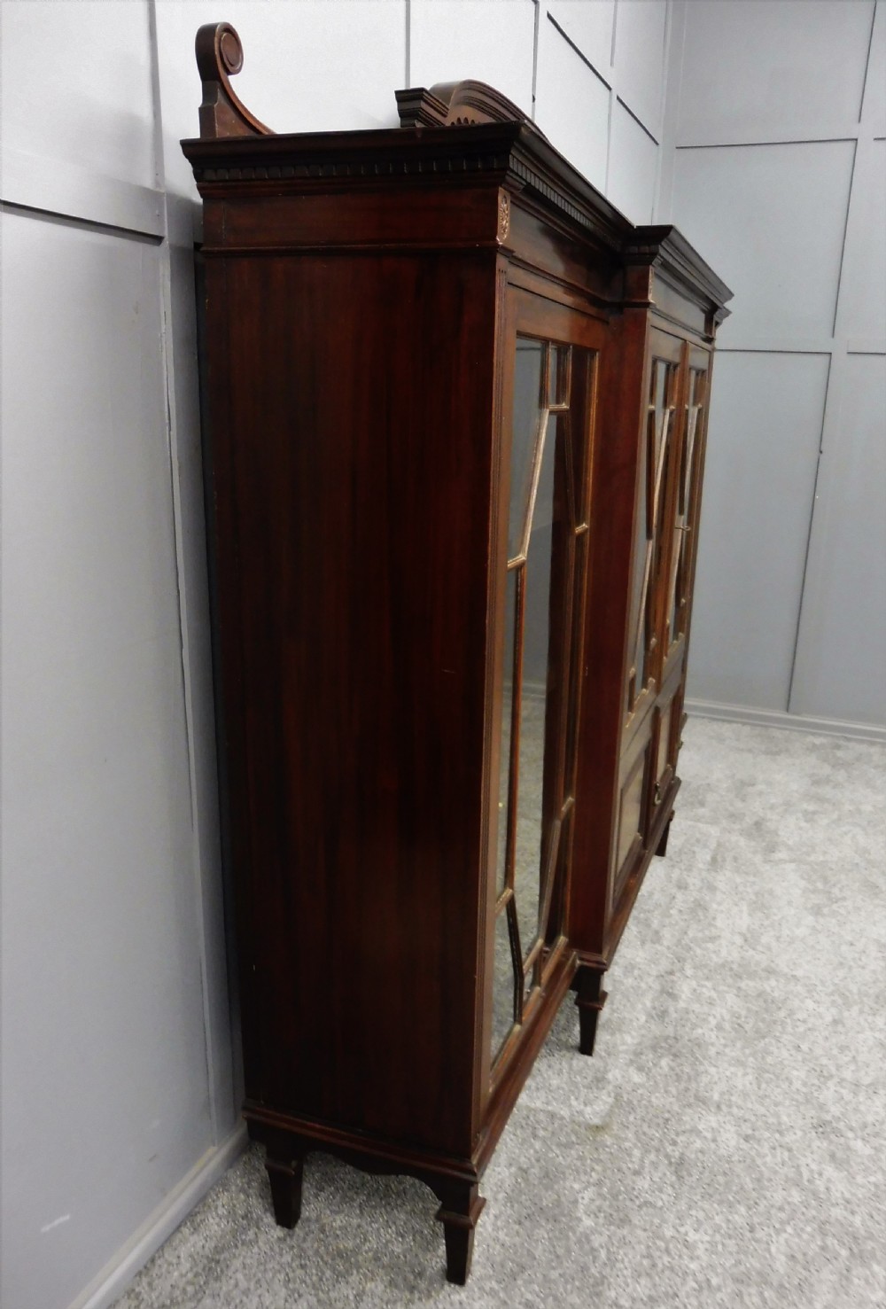 EDWARDIAN MAHOGANY BOOKCASE View XII