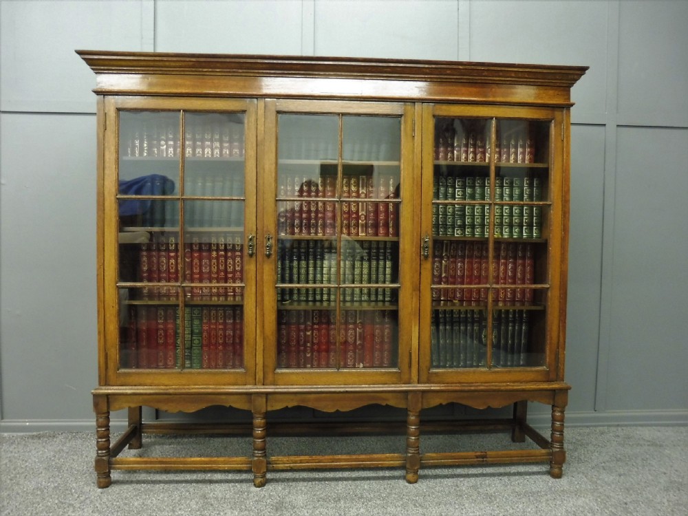 OAK 3 DOOR BOOKCASE CIRCA 1923