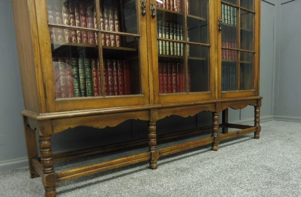 OAK 3 DOOR BOOKCASE CIRCA 1923 View VIII