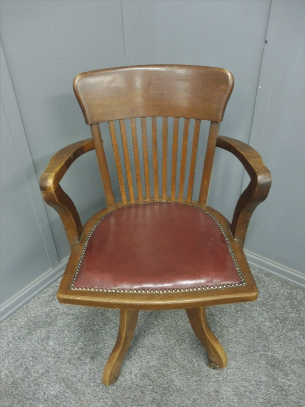 EDWARDIAN OAK AND LEATHER SWIVEL DESK ARM CHAIR View V