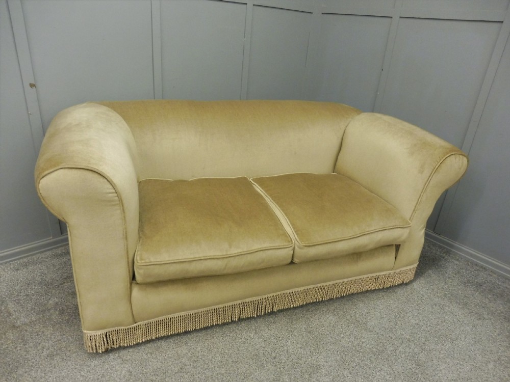LATE VICTORIAN  SMALL CHESTERFIELD DROP END SOFA View XI