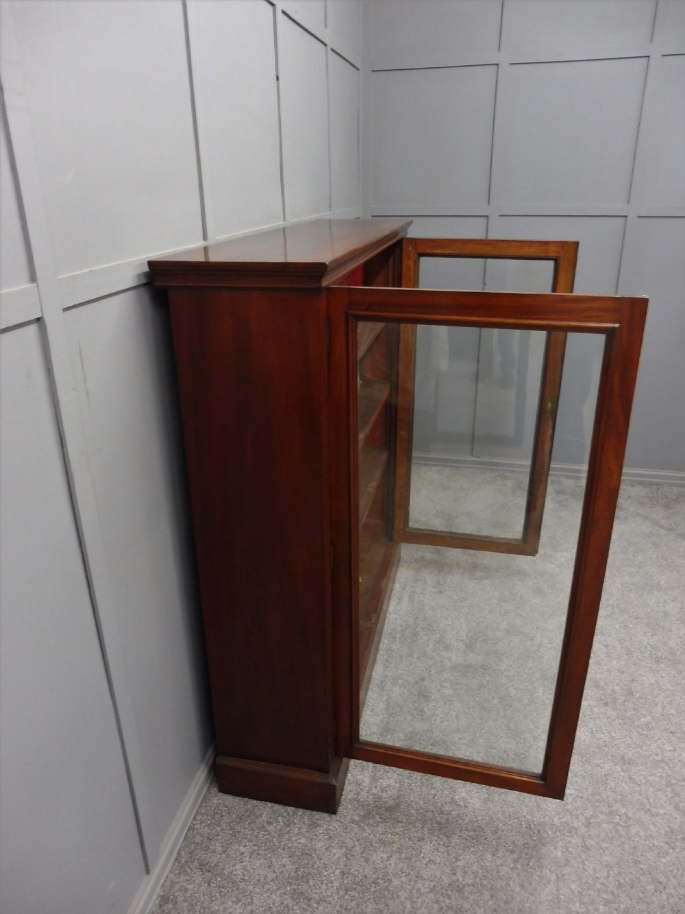VICTORIAN MAHOGANY BOOKCASE View IX