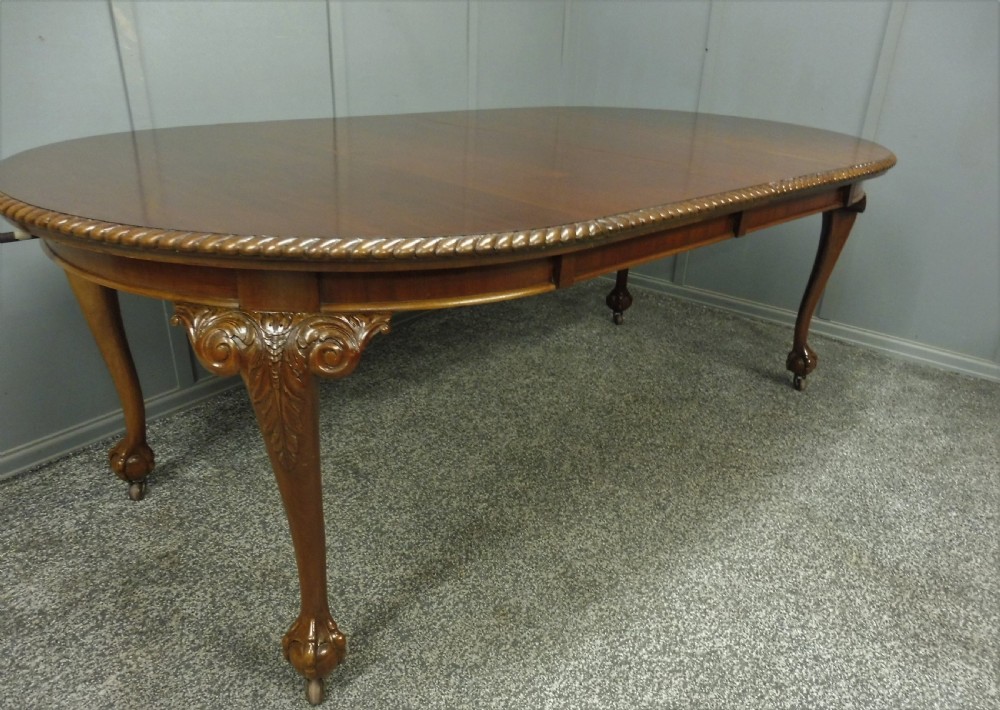 EDWARDIAN MAHOGANY WIND OUT DINING TABLE  View II