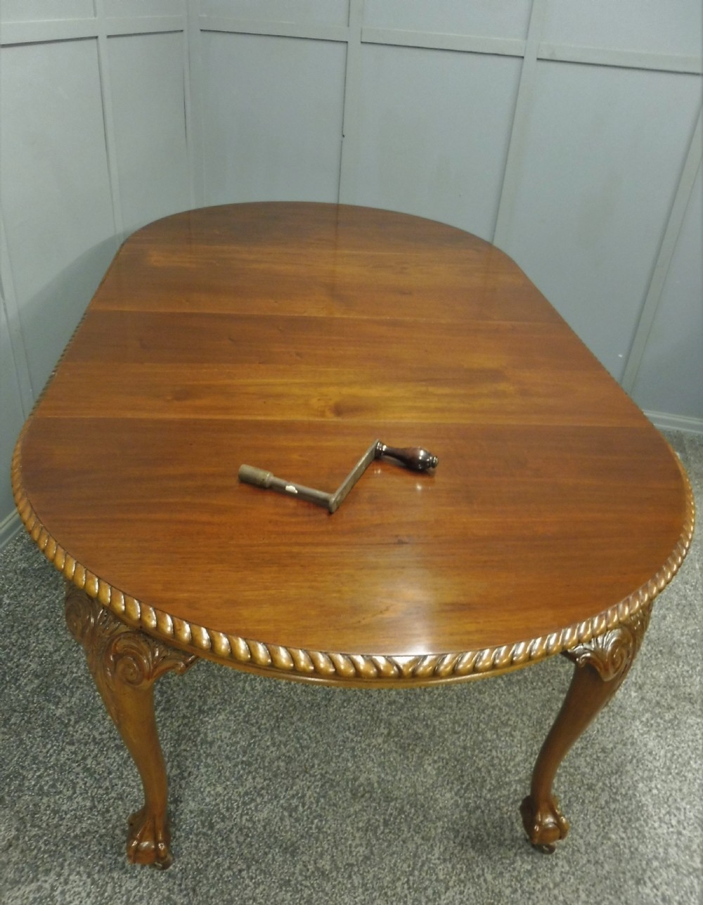 EDWARDIAN MAHOGANY WIND OUT DINING TABLE  View IV