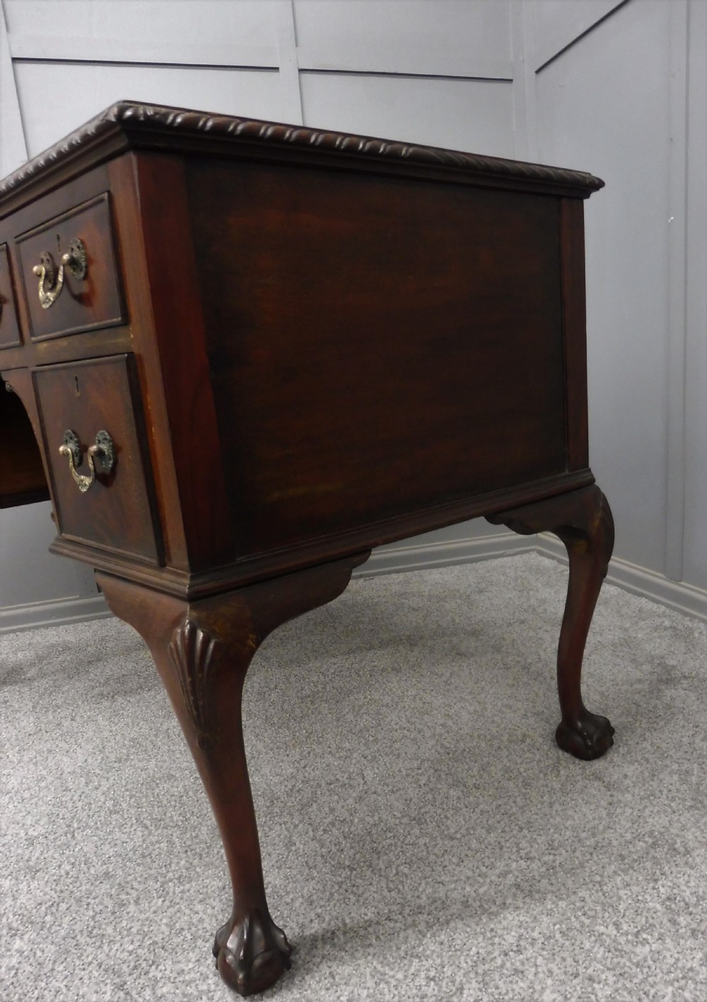 EDWARDIAN MAHOGANY LEATHER TOPPED DESK View V