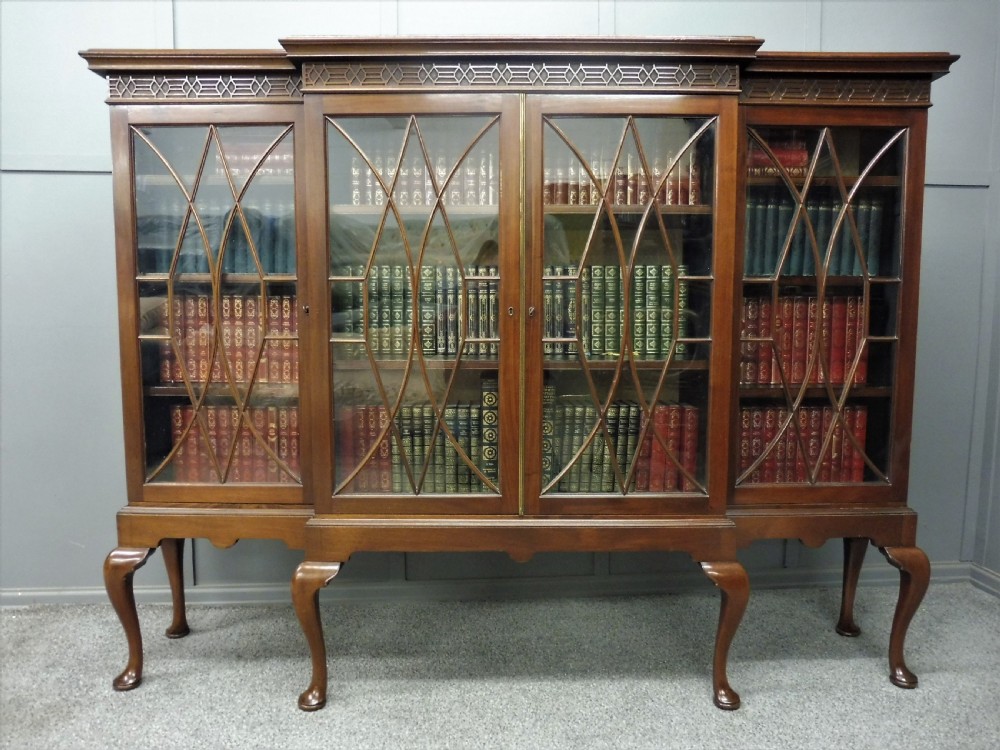 EDWARDIAN MAHOGANY BREAKFRONT BOOKCASE