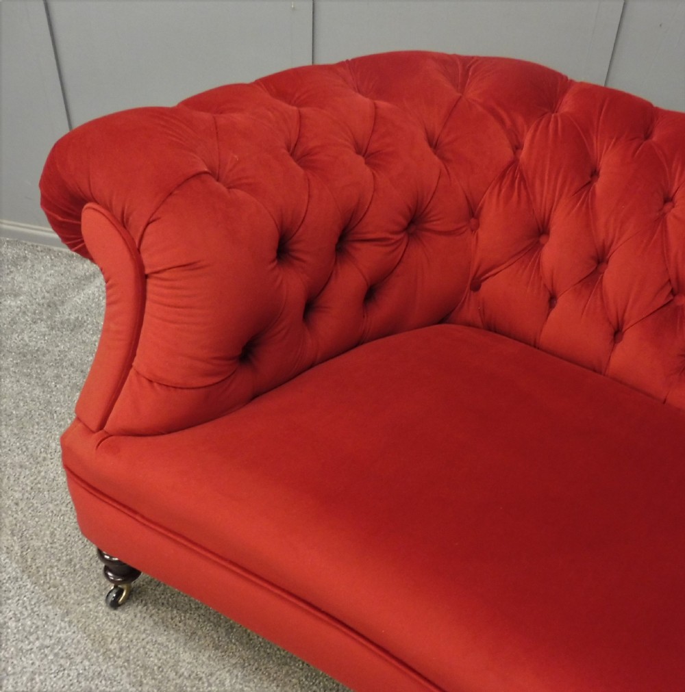 FABULOUS NEWLY UPHOSTERED VICTORIAN CURVED CHESTERFIELD SOFA View XI