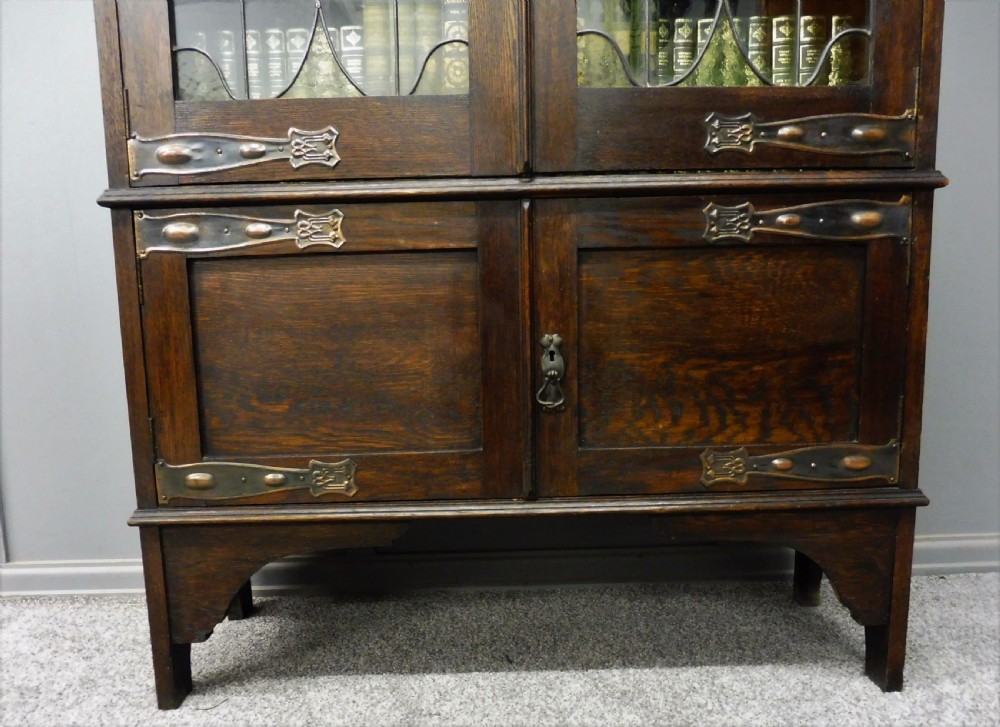 OAK ARTS AND CRAFTS BOOKCASE View VIII