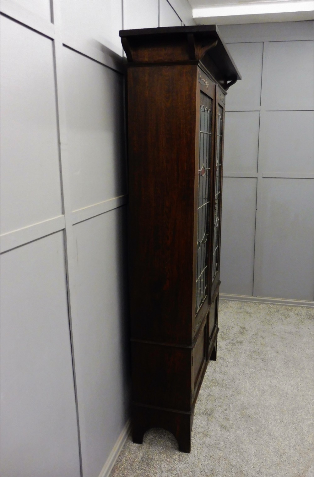OAK ARTS AND CRAFTS BOOKCASE View IX