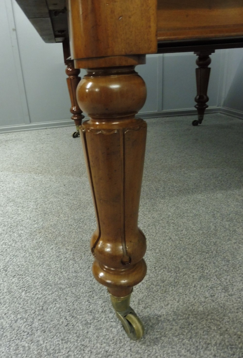 VICTORIAN MAHOGANY EXTENDING DINING TABLE AND 6 CHAIRS View XI