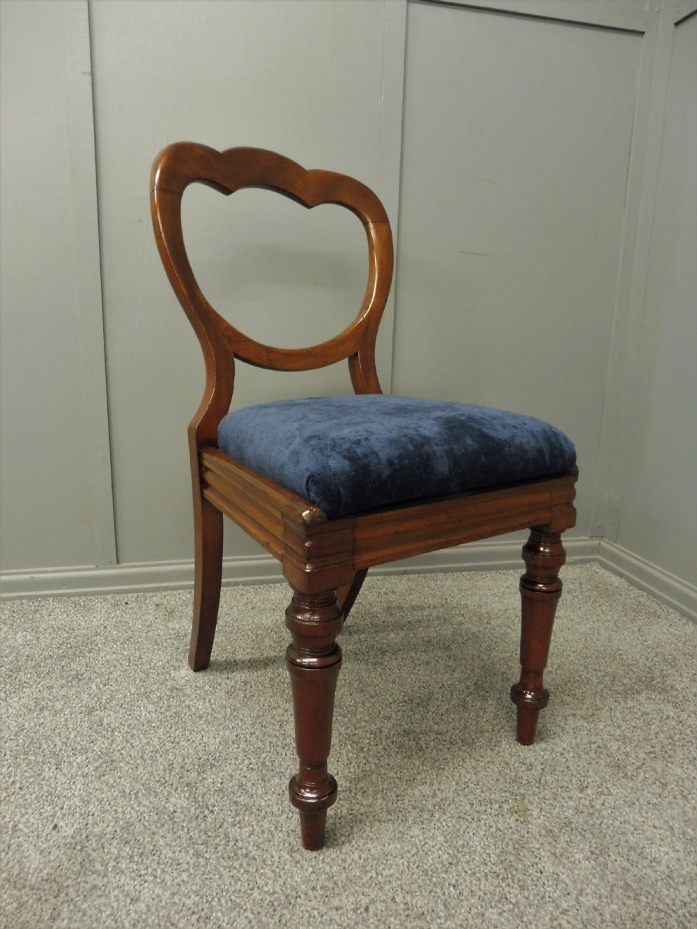 VICTORIAN MAHOGANY EXTENDING DINING TABLE AND 6 CHAIRS View XIX