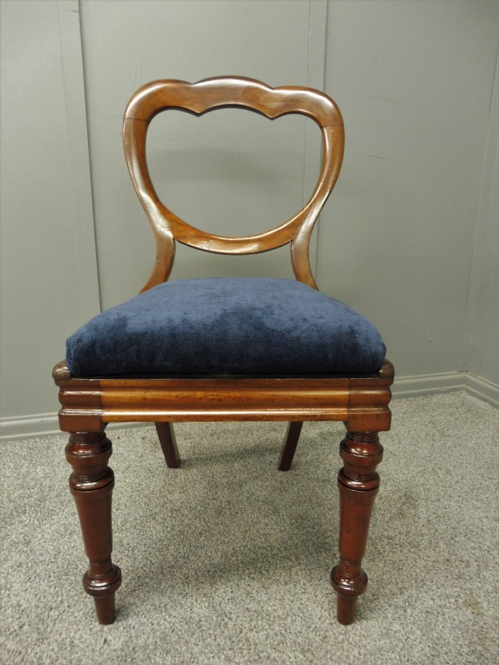 VICTORIAN MAHOGANY EXTENDING DINING TABLE AND 6 CHAIRS View XX