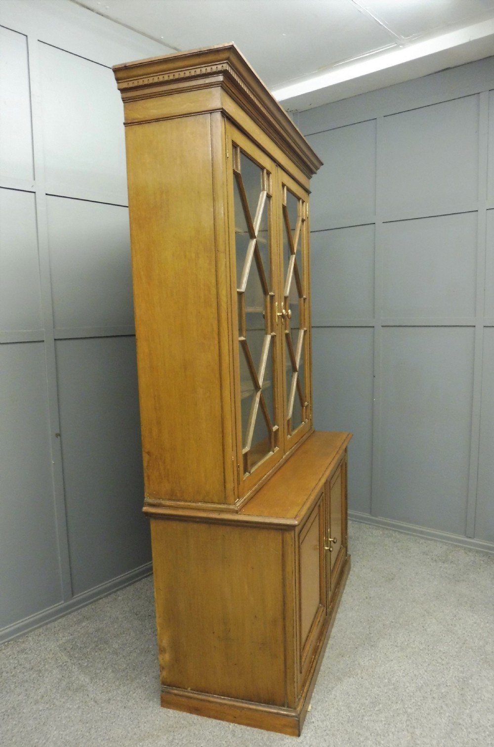 MELLOW OAK SHIPS BOOKCASE View II