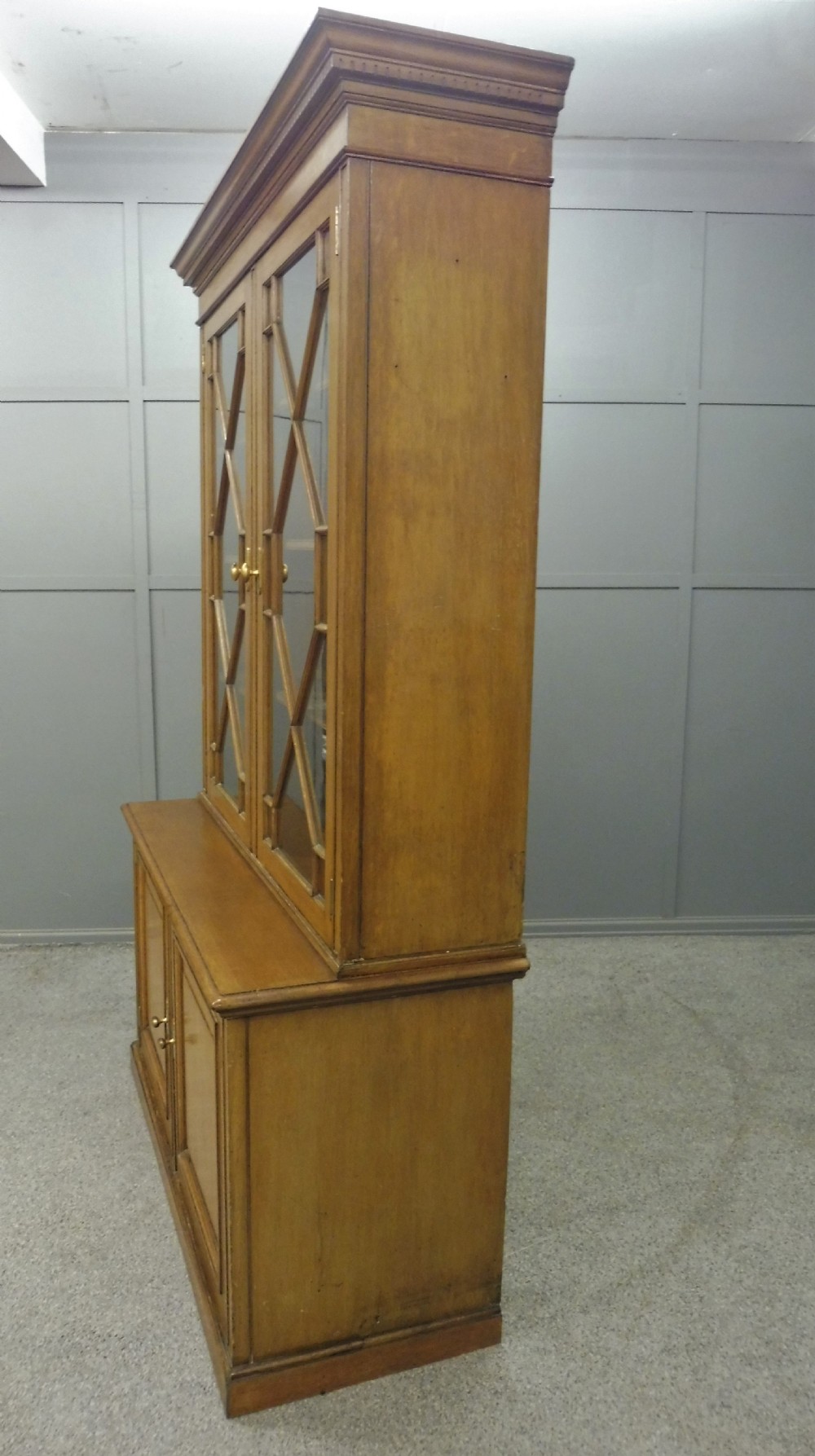 MELLOW OAK SHIPS BOOKCASE View III