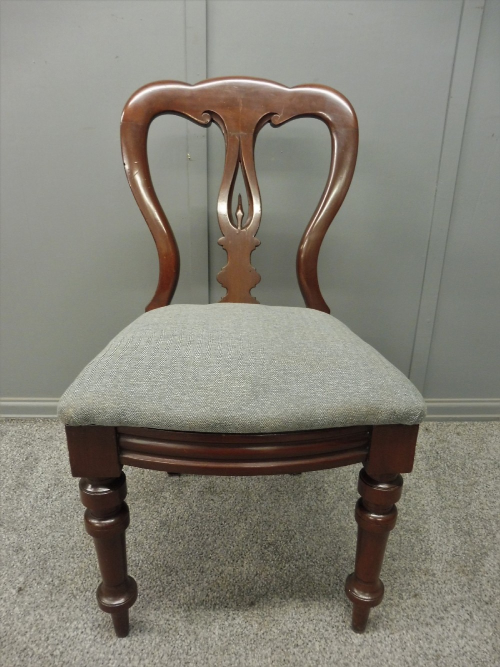 SET OF 12 VICTORIAN SPEARPOINT DINING CHAIRS View X