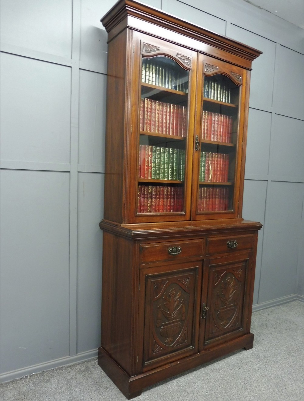 VICTORIAN WALNUT CABINET BOOKCASE