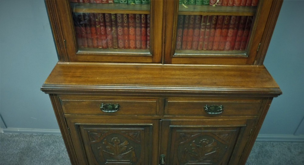 VICTORIAN WALNUT CABINET BOOKCASE View V
