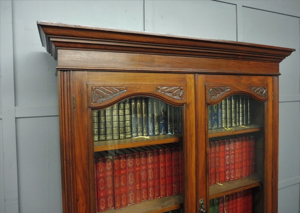 VICTORIAN WALNUT CABINET BOOKCASE View VII