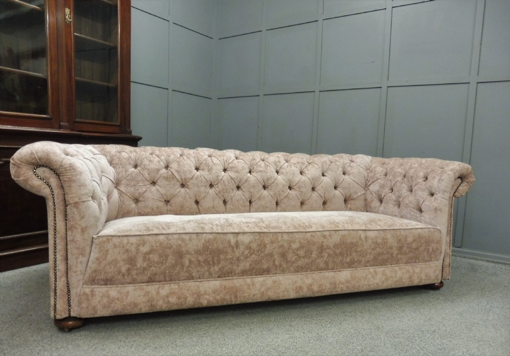 LARGE VICTORIAN CHESTERFIELD SOFA