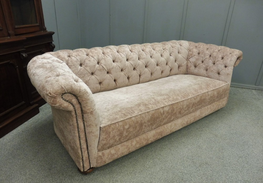 LARGE VICTORIAN CHESTERFIELD SOFA View IV