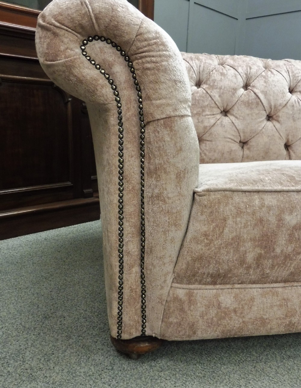 LARGE VICTORIAN CHESTERFIELD SOFA View V
