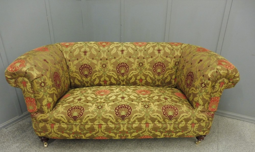 NEWLY RESTORED AND REUPHOSTERED VICTORIAN CHESTERFIELD  View III