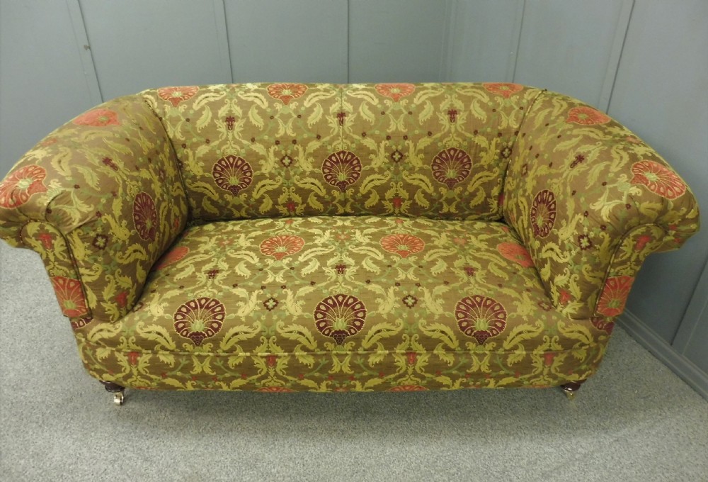 NEWLY RESTORED AND REUPHOSTERED VICTORIAN CHESTERFIELD  View X