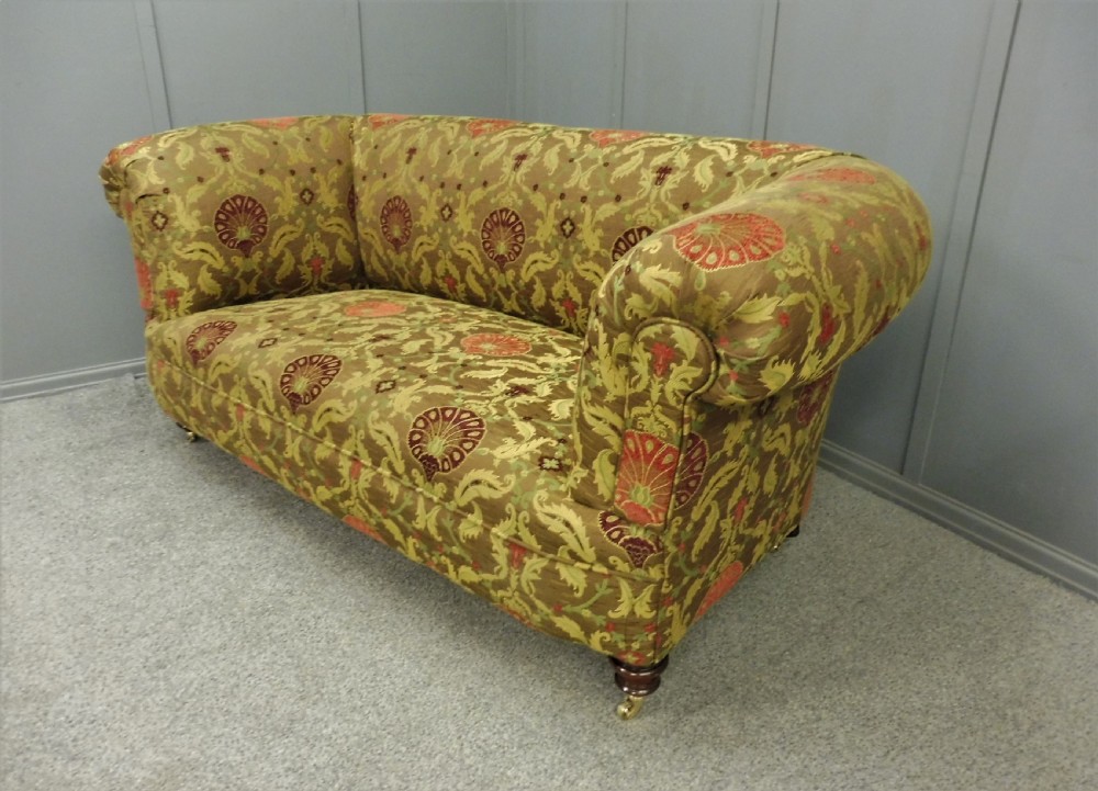 NEWLY RESTORED AND REUPHOSTERED VICTORIAN CHESTERFIELD  View XII