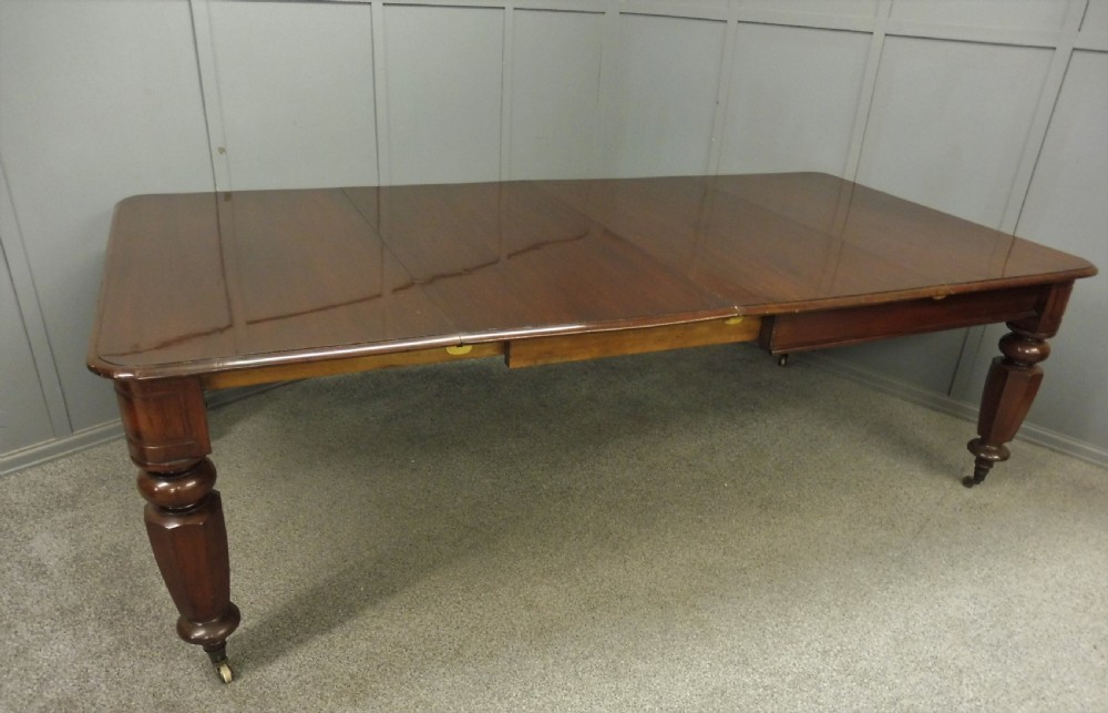 VICTORIAN MAHOGANY EXTENDING DINING TABLE View II