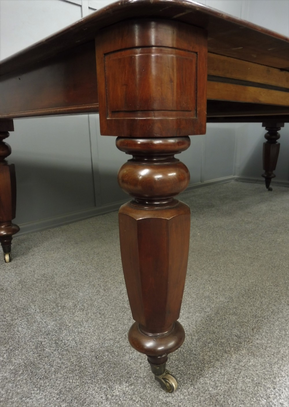 VICTORIAN MAHOGANY EXTENDING DINING TABLE View XI