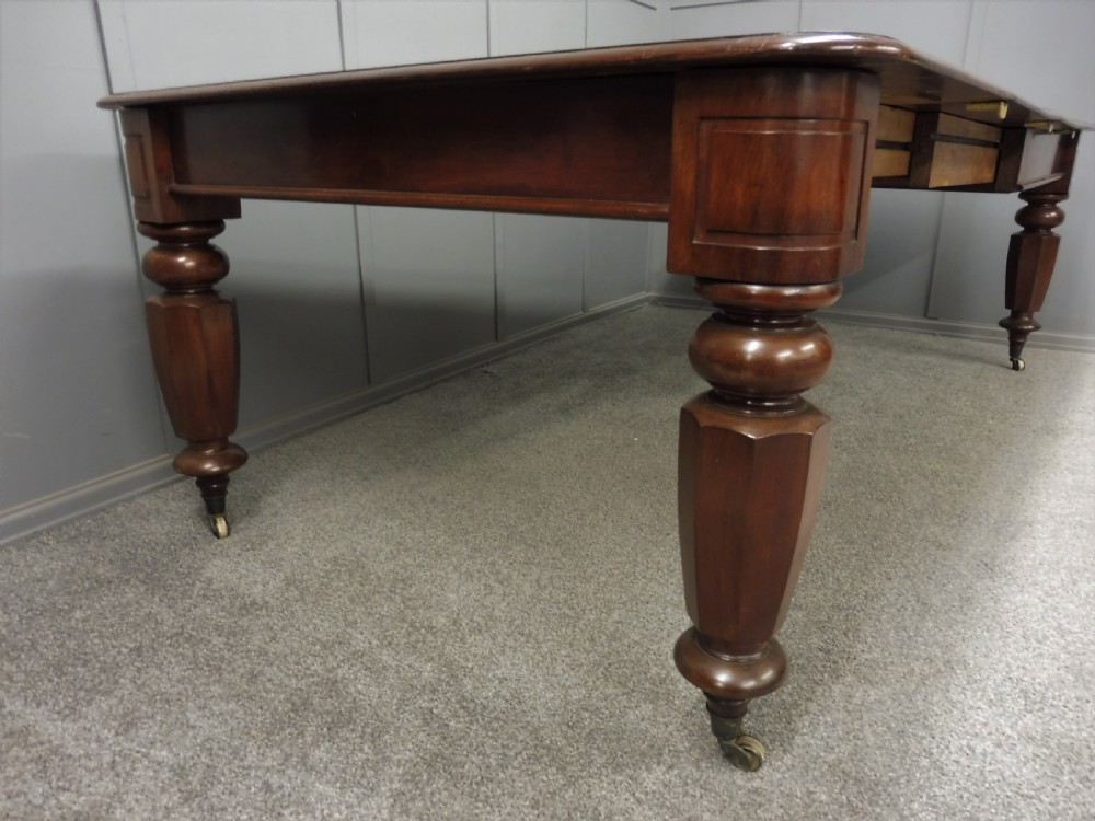 VICTORIAN MAHOGANY EXTENDING DINING TABLE View XII