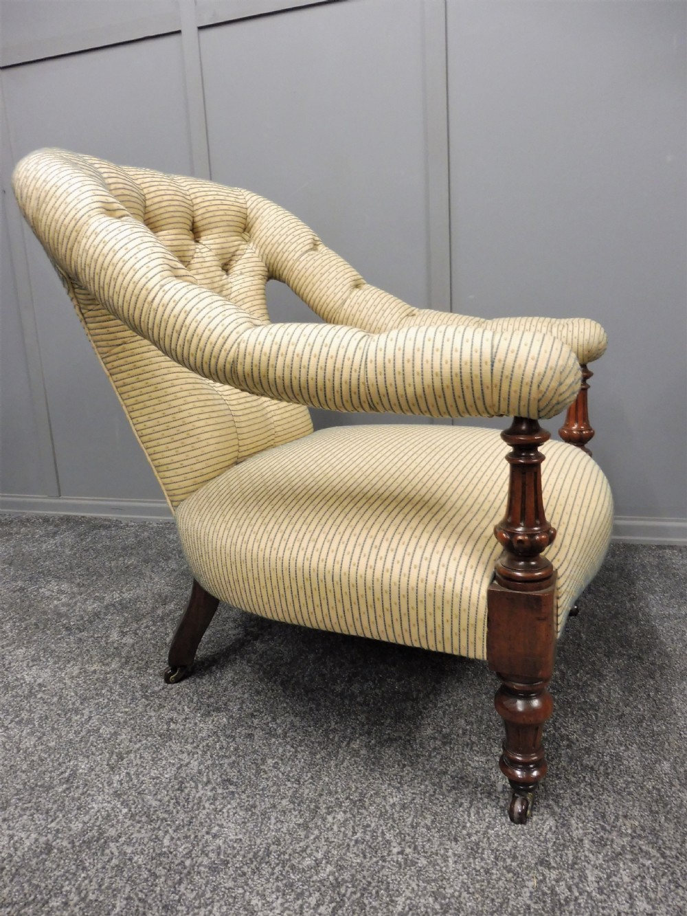 EXCELLENT QUALITY MID 19TH CENTURY WALNUT ARMCHAIR View II