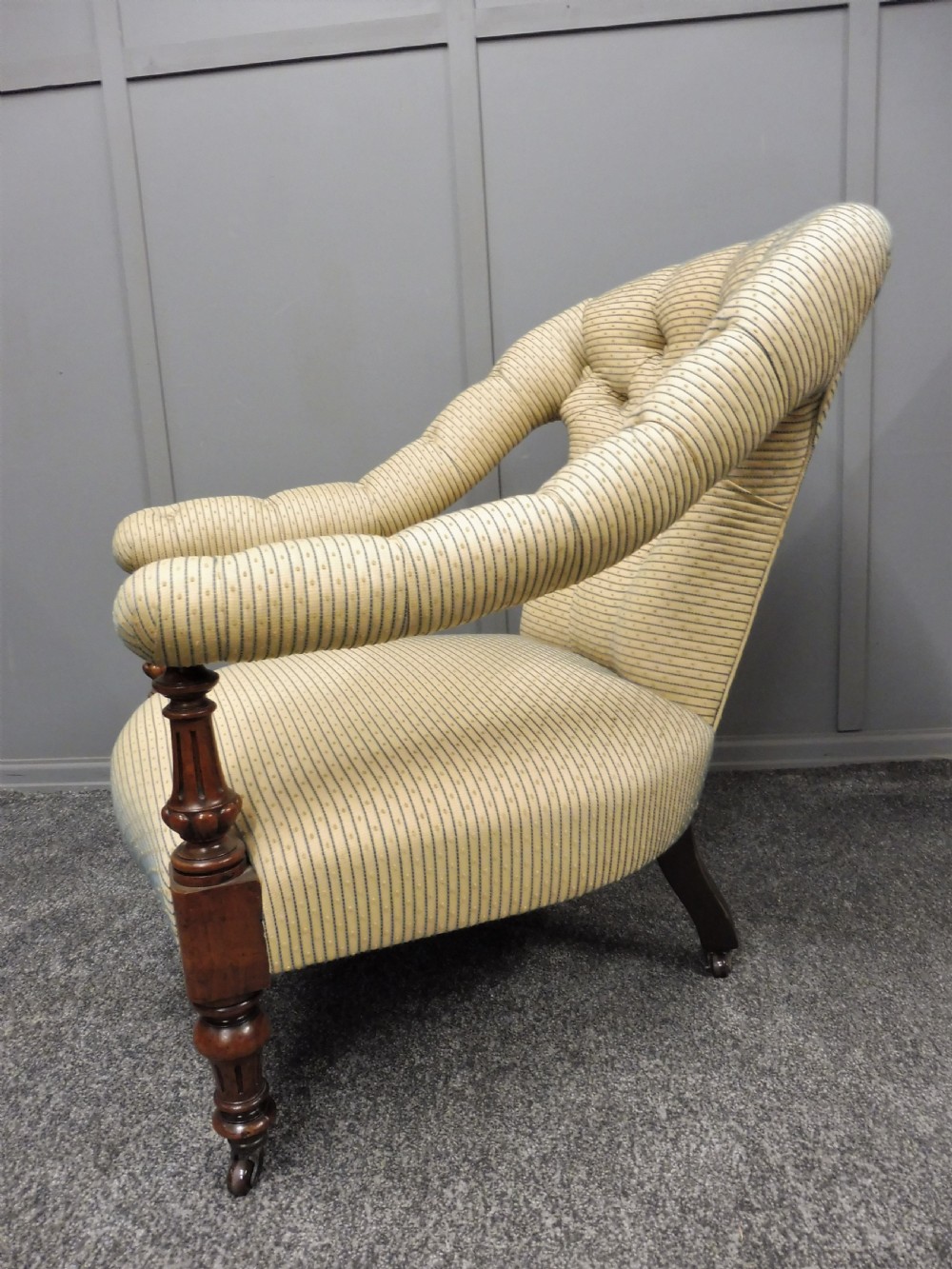 EXCELLENT QUALITY MID 19TH CENTURY WALNUT ARMCHAIR View IV