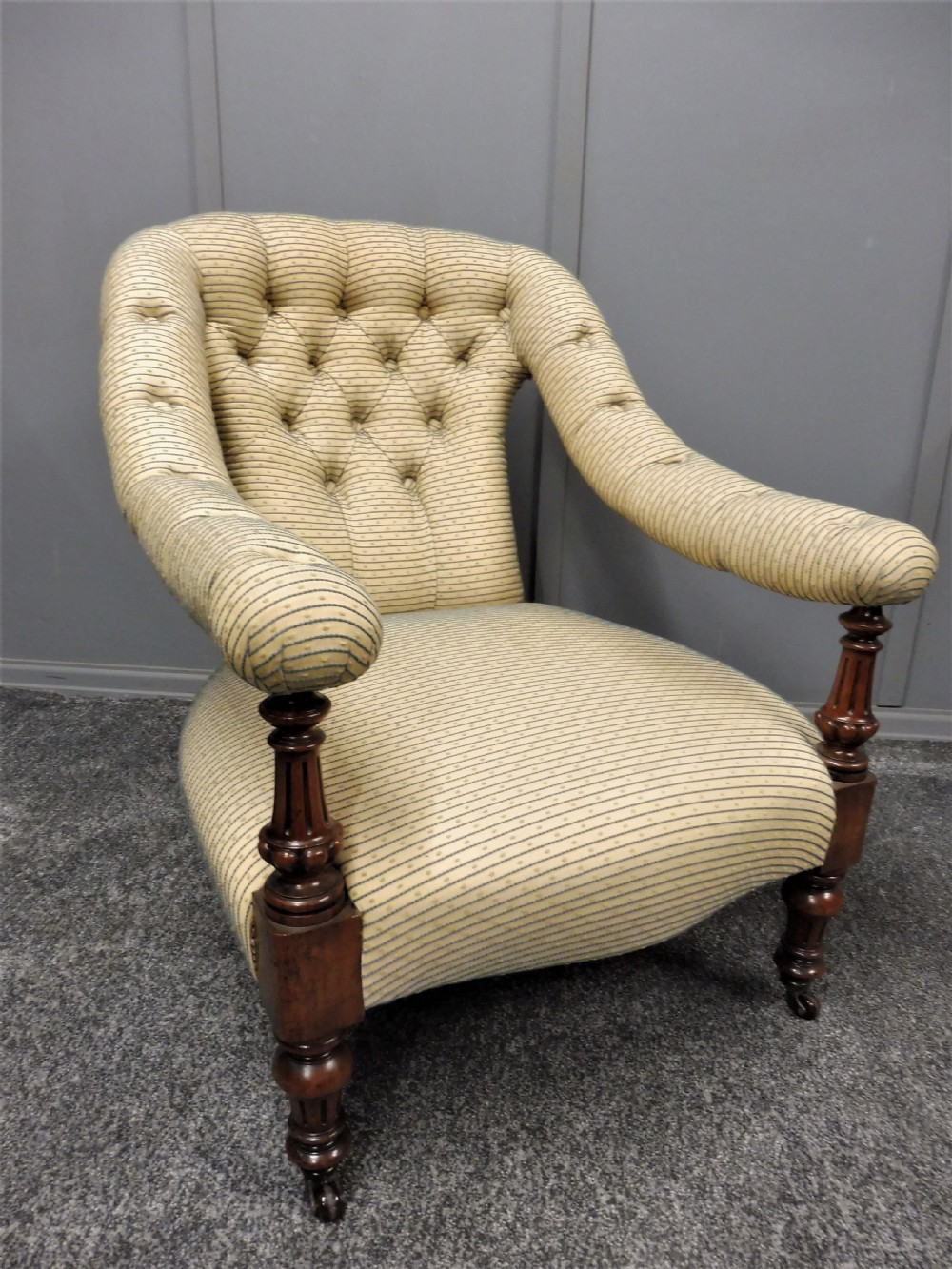 EXCELLENT QUALITY MID 19TH CENTURY WALNUT ARMCHAIR View X
